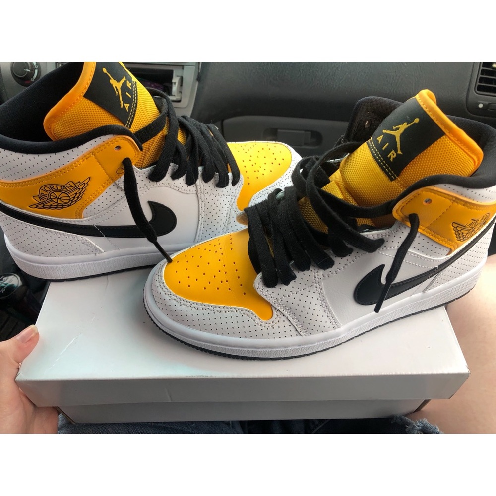 Women’s Air Jordan 1 Mid Size 7